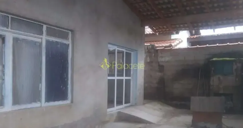 Casa à Venda - 2 Quartos, 1 Suíte, 2 Vagas Cobertas, Amplo Quintal e 270m² no Loteamento Residencia