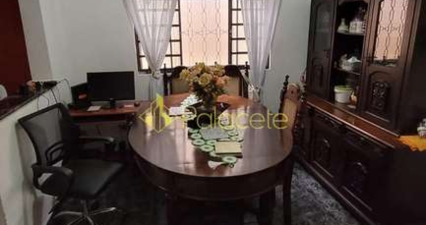 Casa à venda 3 Quartos, 1 Suite, 2 Vagas, 154M², Conjunto Residencial Araretama, Pindamonhangaba -