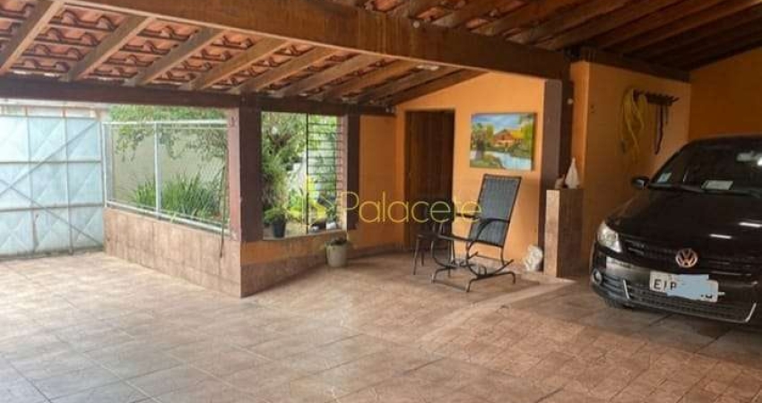 Casa à venda 3 Quartos, 1 Suite, 1 Vaga, 250M², Azeredo, Pindamonhangaba - SP