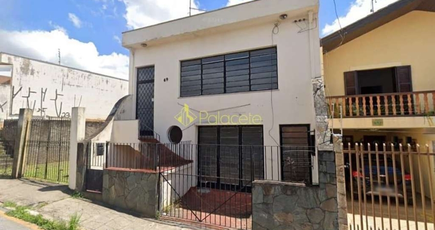 Casa Ampla no Centro: Ideal para Moradia ou Transformação em Ponto Comercial com Ótima Localização