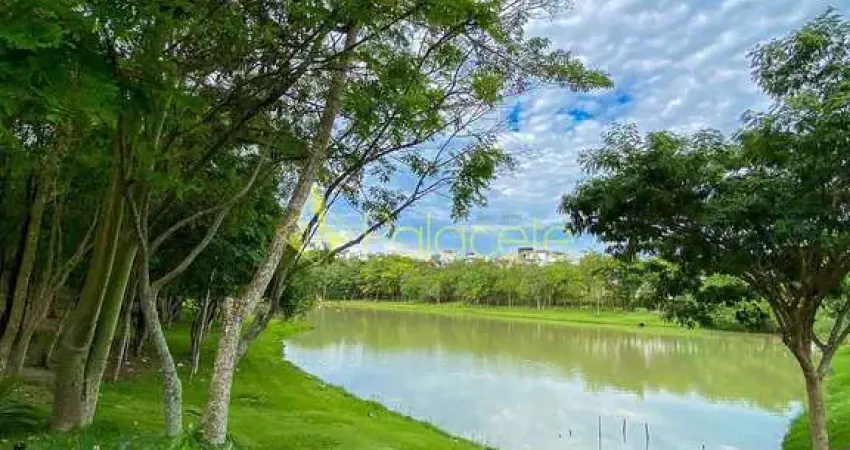 Condomínio com muito verde, segurança 24h e lazer completo, terreno de 405 m² com excelente potenci