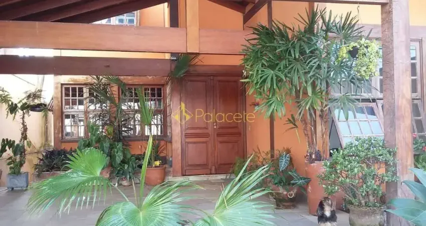 Casa à venda 5 Quartos, 3 Suites, 4 Vagas, 400M², Centro, Pindamonhangaba - SP