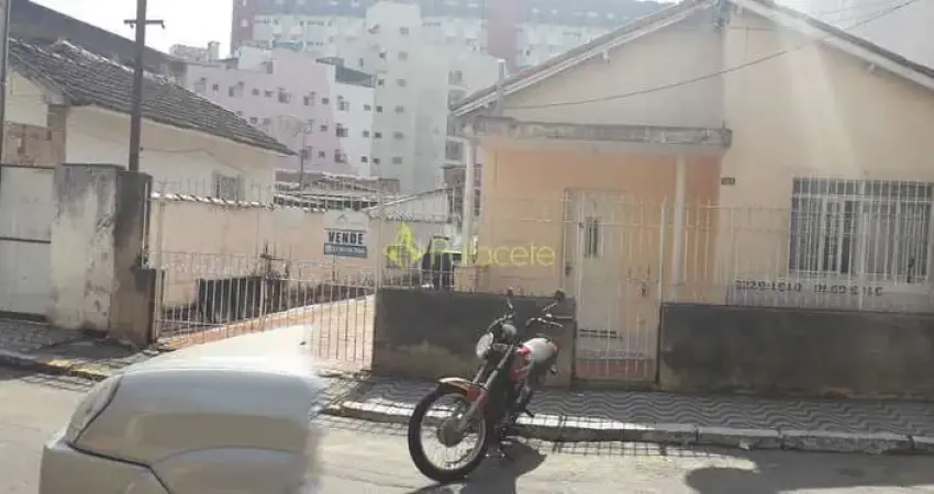 Casa à venda 3 Quartos, 4 Vagas, 290M², Santa Rita, Aparecida - SP