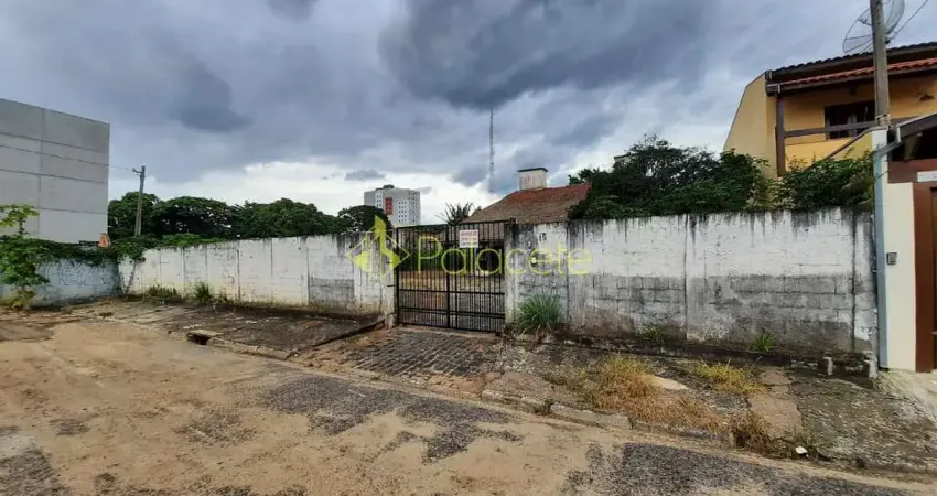 Casa à venda 6 Quartos, 6 Suites, 4 Vagas, 2100M², São Benedito, Pindamonhangaba - SP