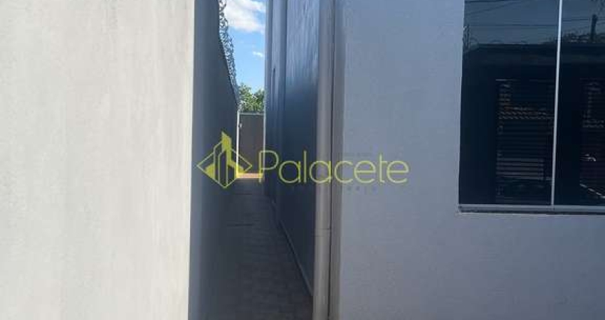 Casa à venda 3 dorm sendo uma suíte com sacada ,  4 Vagas de garagem sendo duas cobertas, 250M², Co