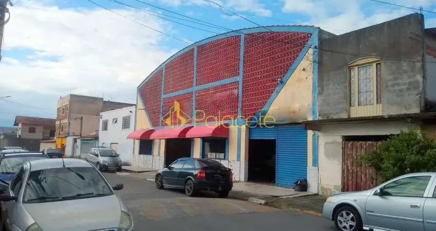 Galpão com 600 m2 livres, pé direito alto, ideal para logistica e distribuidora. vende ou aluga.Cen
