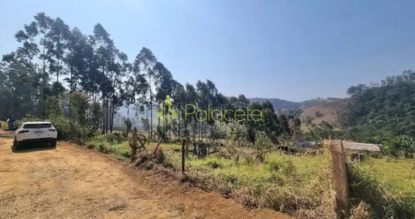 Terreno Chácara à Venda com Vista Panorâmica para a Serra e Proximidade de 1 km da Água, Ideal para