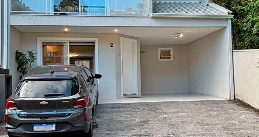 Triplex mobiliado amplo espaço nos fundos