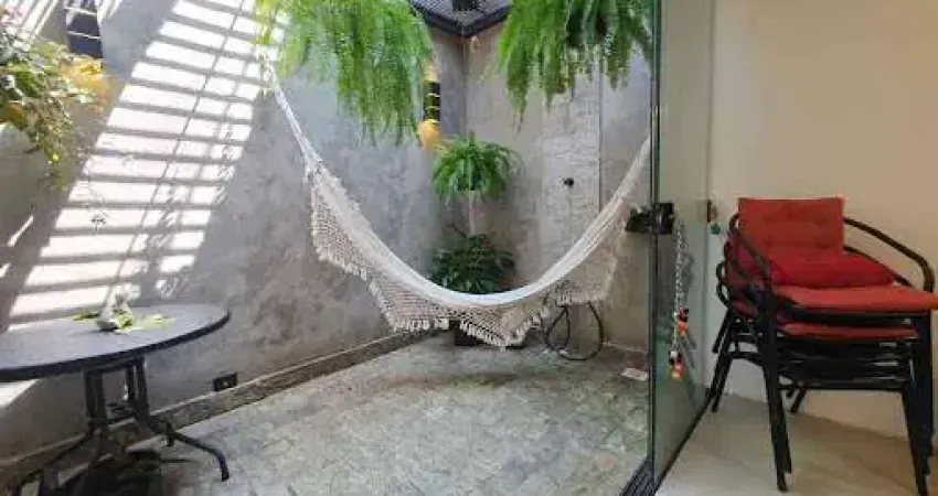 Sobrado com 2 dormitórios à venda, 72 m² por R$ 590.000,00 - Ponta da Praia - Santos/SP