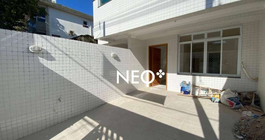Casa com 3 dormitórios à venda, 150 m² por R$ 940.000,00 - Ponta da Praia - Santos/SP