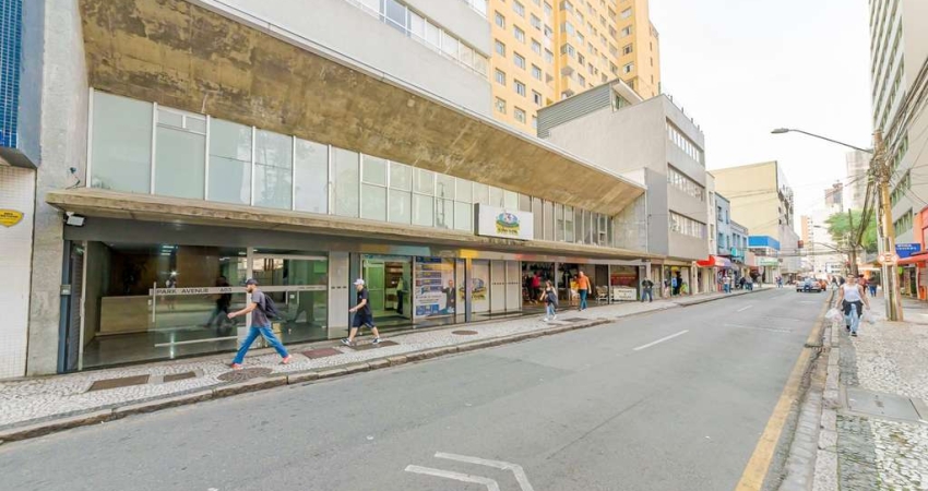Conjunto Comercial à venda, 44.25 m2 por R$165000.00  - Centro - Curitiba/PR