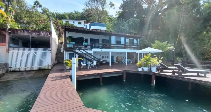 Villa de alto luxo em angra dos reis: exclusividade, vista mar/montanha e deck privativo!