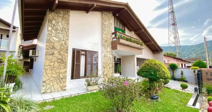 Casa Semimobiliada | Vila Lalau | 4 quartos (2 suítes) | 187m²