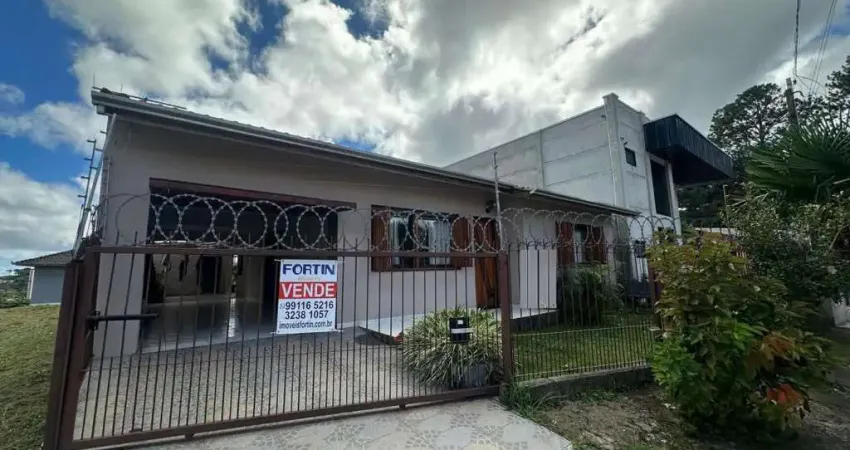 Casa à venda semi mobiliada com 03 dormitórios em ana rech, caxias do sul - churrasqueira, garagem e pátio