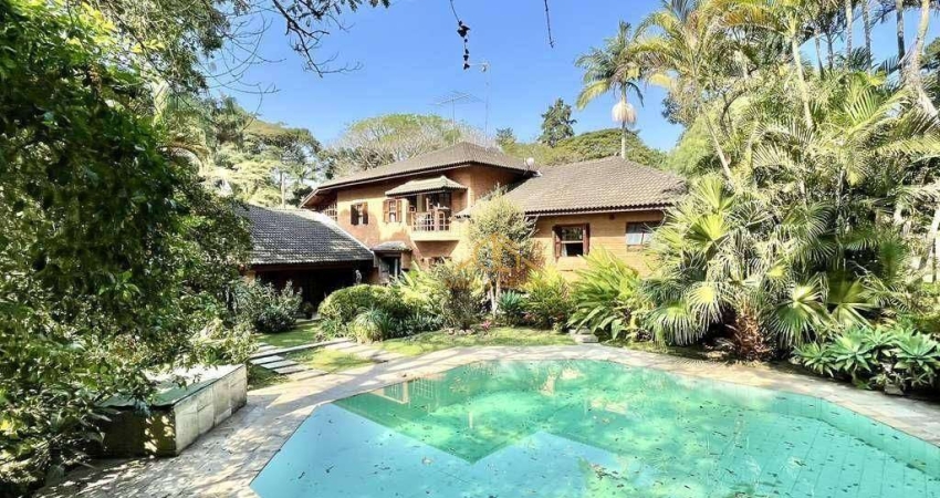 Casa com 5 quartos à venda, 923 m² por R$ 3.300.000 - Vila Santo Antônio - Cotia/SP