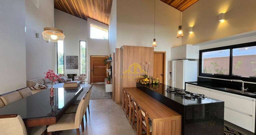 Casa térrea com piscina, sendo 3 quartos à venda, 200 m² por R$ 1.400.000 - Vila Verde - Cotia/SP