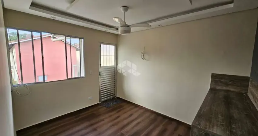 Casa Sobreposta no Condomínio Maria Dirce 2 - 2 Dormitórios, 1 Vaga