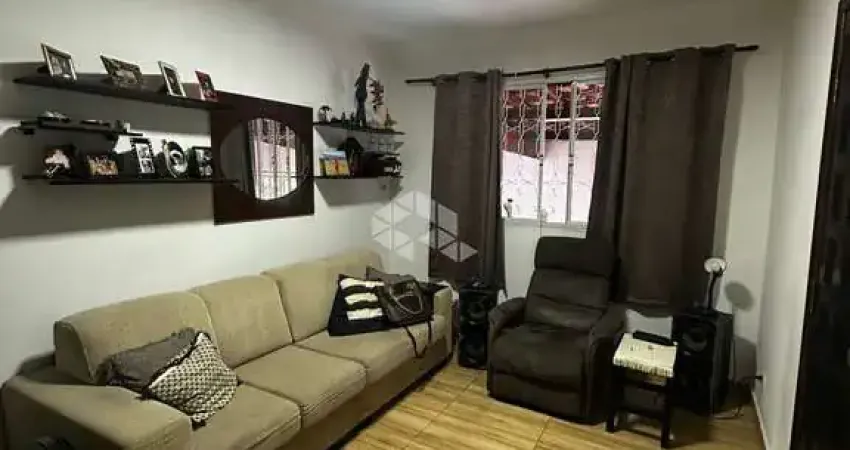 Casa 2 dorms com 2 vagas + churrasqueira | 5 min do shopping internacional