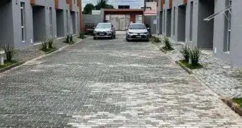 Sobrado para locação e venda possui 132m2 com 02 quartos sendo 01 suíte reversível + 01 quarto à ver