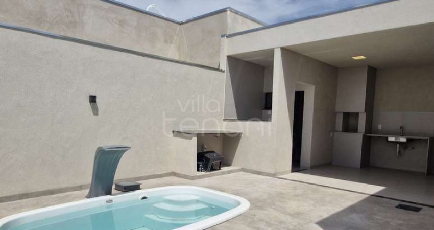 Bela Casa á Venda no Miravista, com 2 dormitórios e piscina!