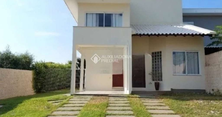 Casa com 3 quartos para alugar na Rua Santos Lostada, 133, Coqueiros, Florianópolis