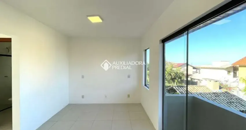 Casa com 2 quartos para alugar na Servidão Guanimbé, 163, Rio Tavares, Florianópolis