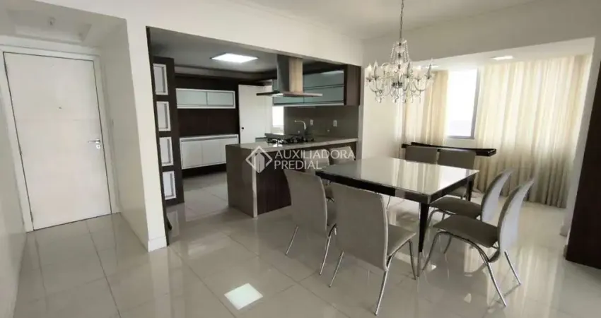 Apartamento com 3 quartos para alugar na Avenida Mauro Ramos, 1357, Centro, Florianópolis