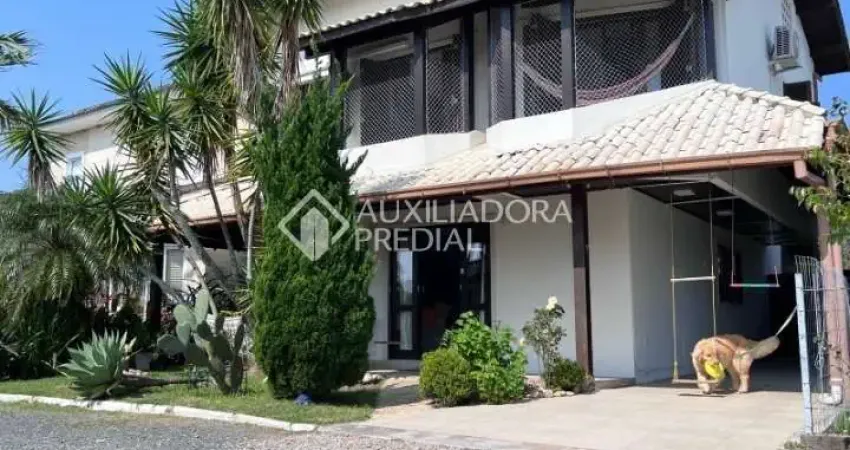 Casa em condomínio fechado com 3 quartos para alugar na Rodovia Francisco Magno Vieira, 4023, Campeche, Florianópolis