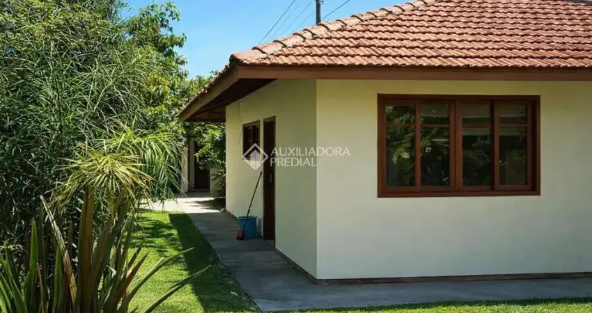 Casa com 6 quartos para alugar na Servidão Caminho dos Surfistas, 215, Campeche, Florianópolis