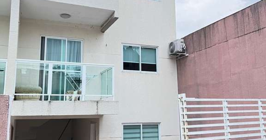 Casa com 3 quartos à venda na Rua Onze de Fevereiro, 148, Centro, Araucária