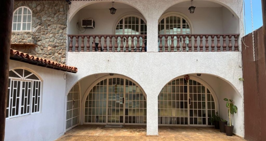 Excelente Casa Próximo ao Shopping em Taguatinga !!