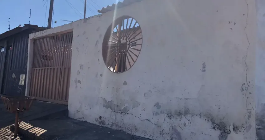 Casa escriturada em localização privilegiada na santa maria ao lado do supermercado ponto alto