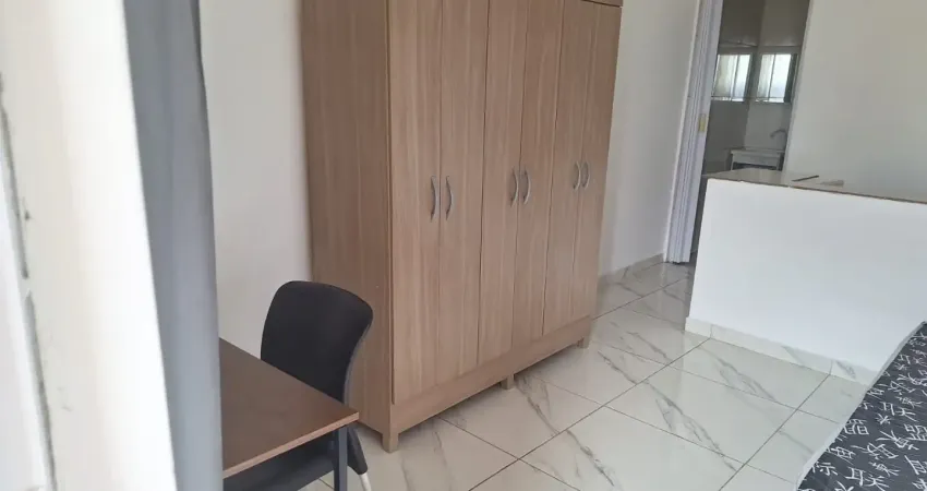 Disponível 03 kitnets excelente localização,valor 1.300,00 -venha conhecer!!