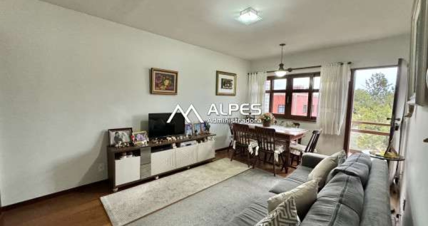 Excelente apartamento de frente com varanda em rua tranquila com uma linda vista