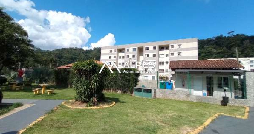 Apartamento de 2 quartos, prédio novo, ensolarado, condomínio com lazer e estacionamento.