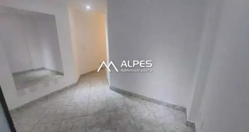 Excelente sala comercial no Centro, junto a todo comércio, com 2 elevadores e portaria.