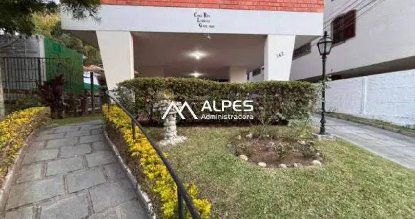 Apartamento de 3 quartos, em excelente localização, próximo ao comércio com garagem.