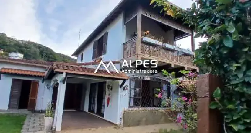 Excelente casa no melhor condomínio de teresópolis, cercado de verde e muita segurança