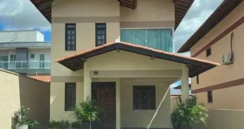 Casa de condomínio, na Lagoa Redonda, 150 m².