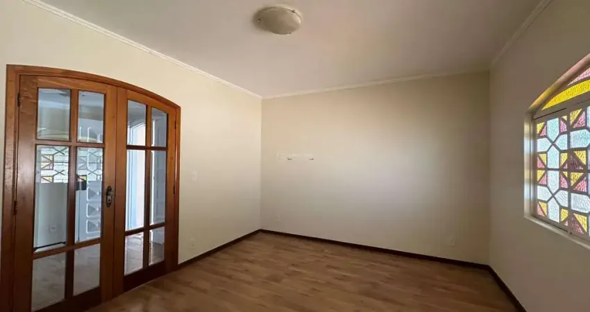 Casa com 3 quartos para alugar no Higienópolis, Araçatuba 