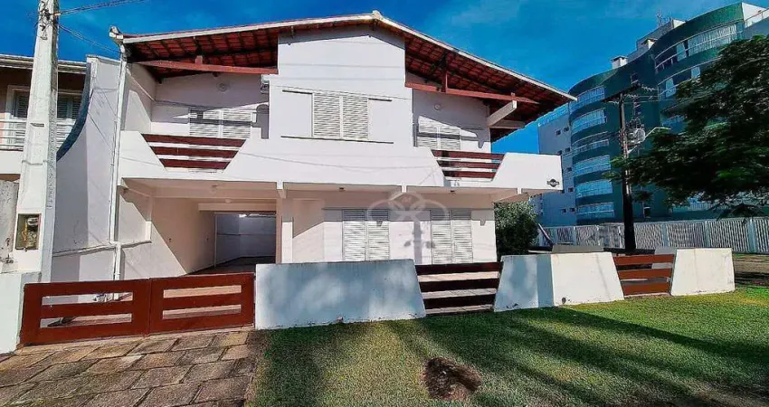 Casa com 6 dormitórios à venda, 232 m² por R$ 1.300.000,00 - Centro - Guaratuba/PR