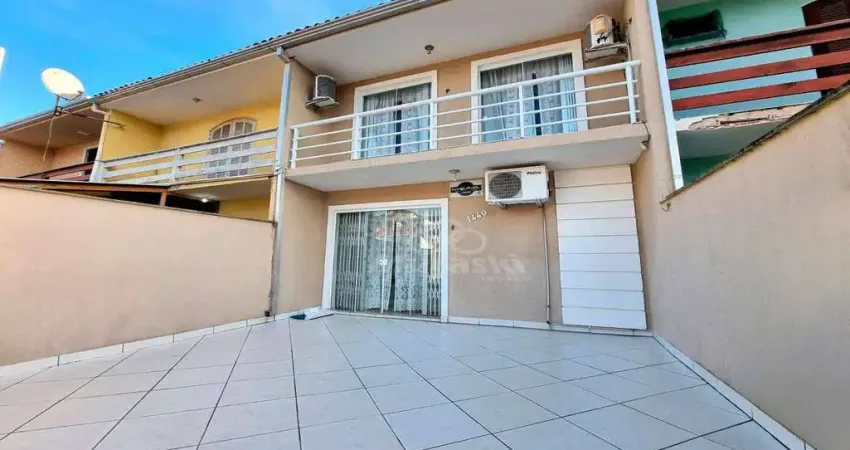 Sobrado com 3 dormitórios à venda, 75 m² por R$ 450.000,00 - Centro - Guaratuba/PR