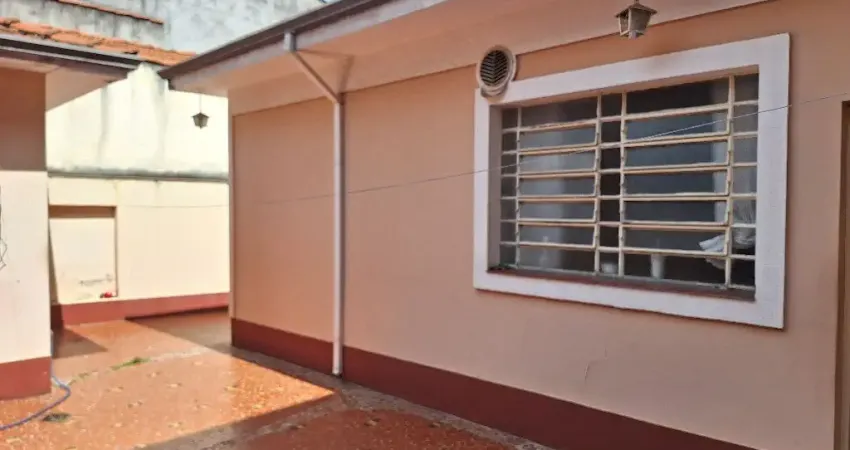 Excelente Casa, Bem Localizada, perto de Bancos, Supermercados, Comércio em Geral