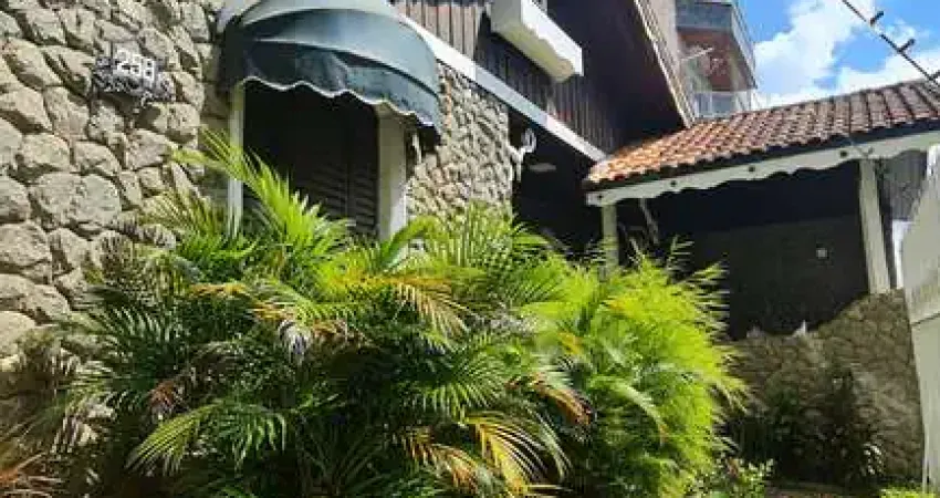 Comprar Casa 04 quartos - Bom Pastor - Juiz De Fora - Rezende Imóveis