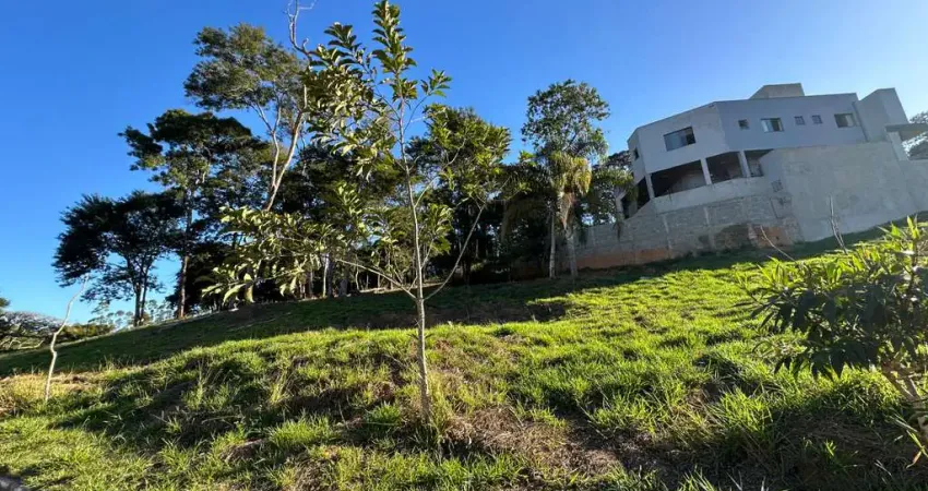 Construa sua história do seu jeito no Condomínio Barcelona! Lote de 429m² à venda.