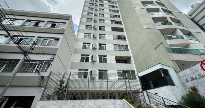 Um lar clássico, espaçoso e pensado pra quem busca o melhor, no Centro. de Juiz de Fora