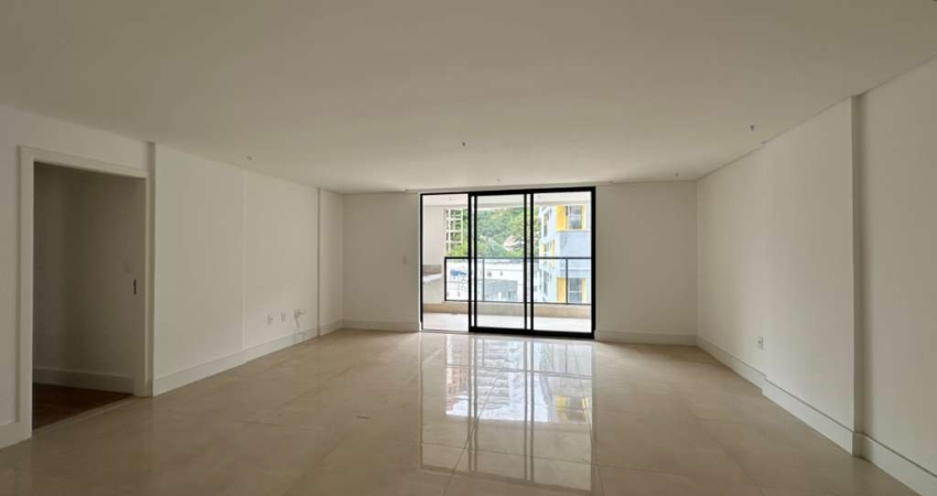 Viver no Granbery é ter o melhor dos dois mundos, e esse apartamento é o auge do luxo.
