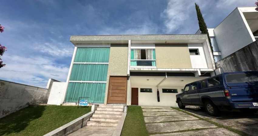 Segurança, exclusividade e o privilégio de viver no alto! Essa casa tem tudo isso. Casa à venda no Spina Ville!
