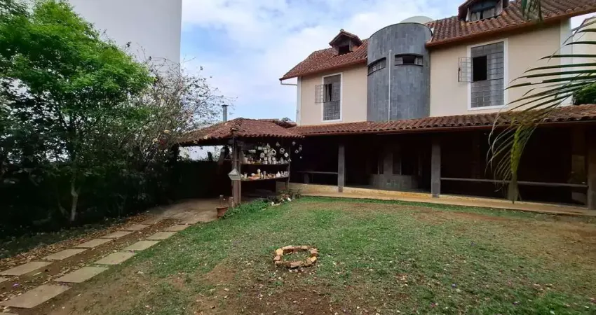 Ampla e versátil: Casa com 4 quartos e quintal espaçoso no bairro São Pedro