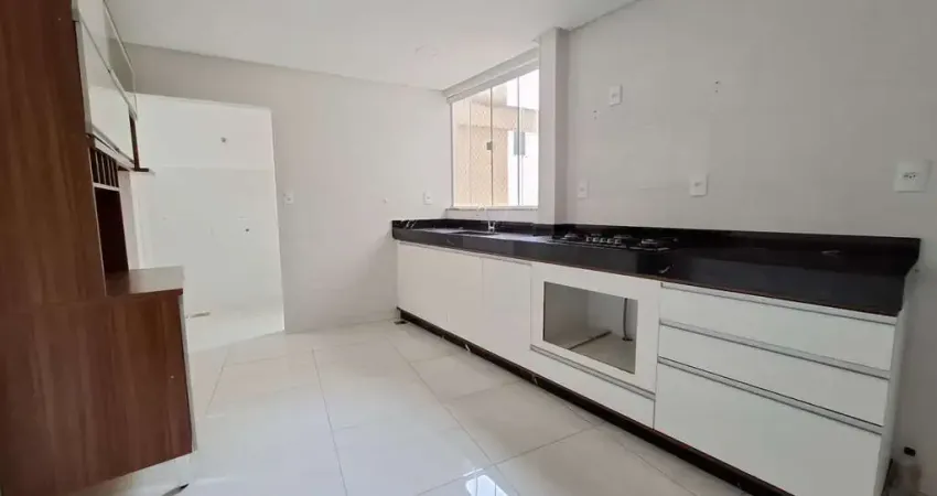 Apartamento reformado, espaçoso e em localização privilegiada no Bairu!